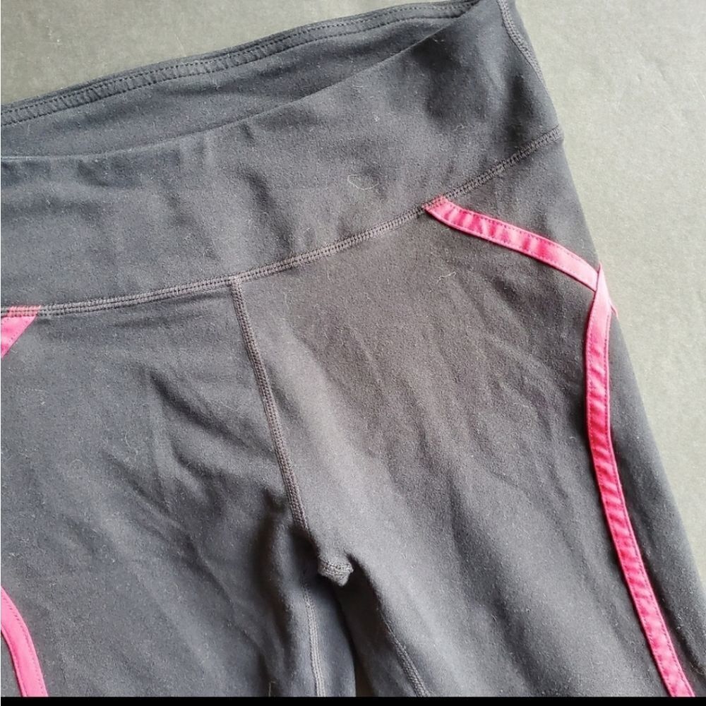 Fabletics Black Capris - Picture 3 of 9